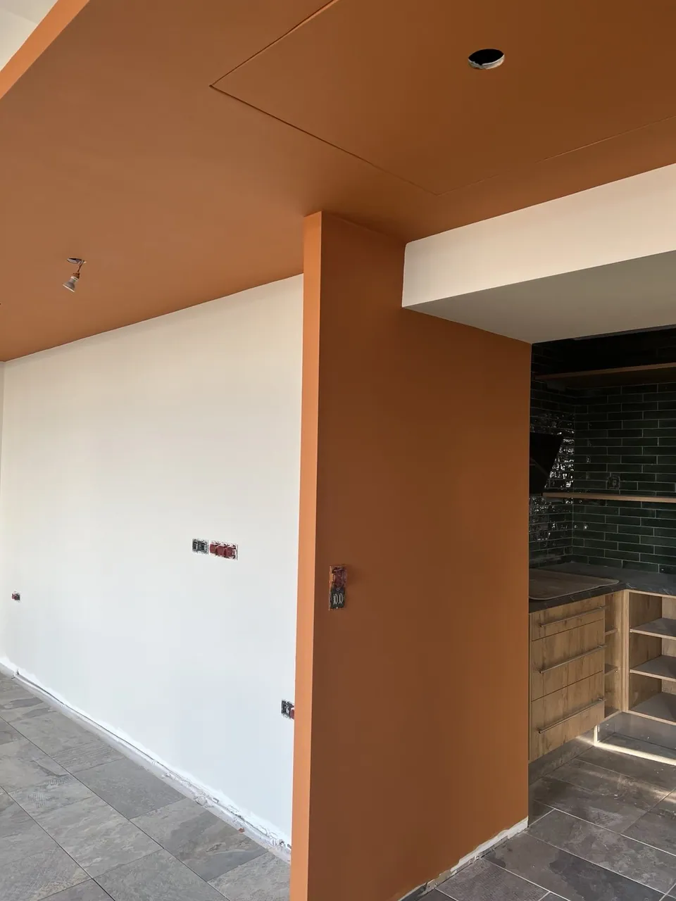 Exemple d'intérieur rénové avec peinture décorative par AGO Peinture